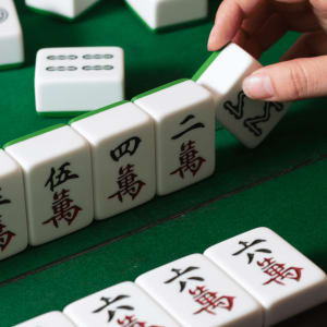 Πώς διαφέρει το κινέζικο Mahjong από το ιαπωνικό Mahjong